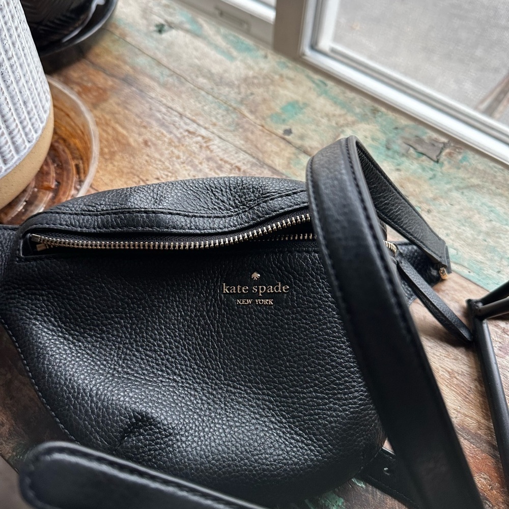 Kate spade pebble black leather fanny pack